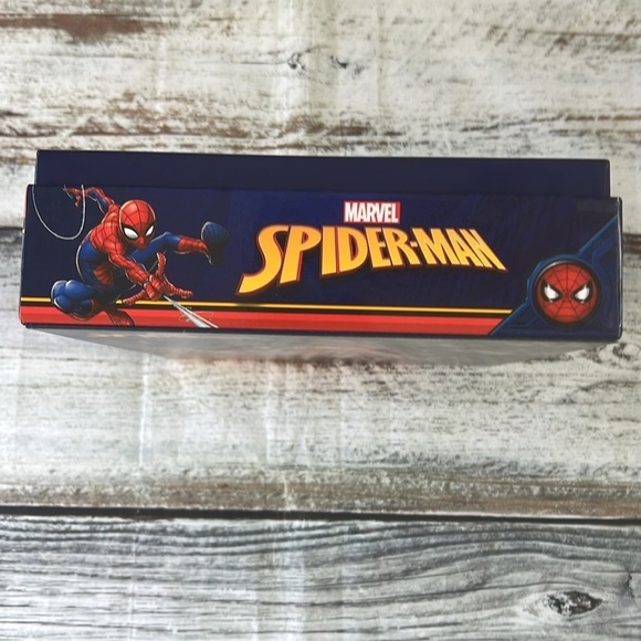 Marvel Spider-Man 500 Piece 3D Puzzle - Red and Blue ( Like New ) - Picture 4 of 7